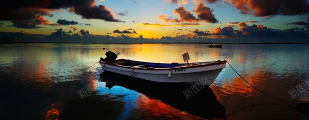 夕阳唯美湖面海报背景背景