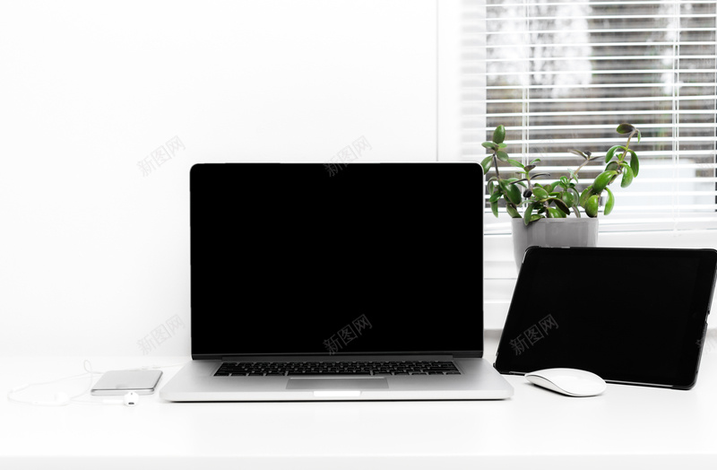 桌面上的笔记本电脑与键鼠背景jpg设计背景_新图网 https://ixintu.com PPT 办公 桌面 电脑 白色 笔记本 键盘 鼠标