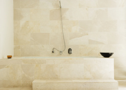 浴室浴池更衣室黄色质感家居卫浴背景高清图片