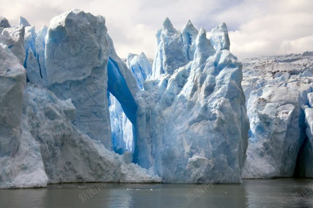 冰山水面冰块jpg设计背景_新图网 https://ixintu.com 冰块 冰山 模型 水面 素材