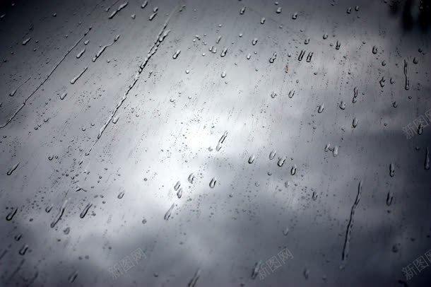桌子表面水珠雨水黑白风格jpg设计背景_新图网 https://ixintu.com 桌子 水珠 表面 雨水 风格 黑白