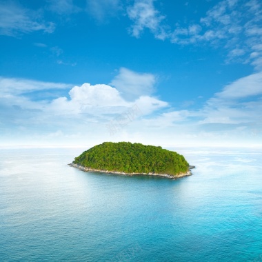 清新绿色小岛海面背景摄影图片