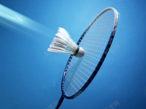 羽毛球比赛得分蓝天背景