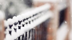 纯洁白雪围栏白雪模糊纯洁高清图片