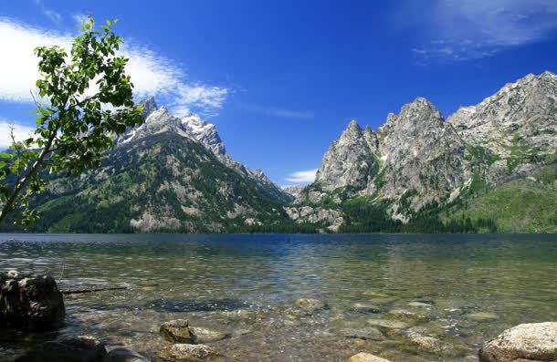 蓝天白云山峰湖水jpg设计背景_新图网 https://ixintu.com 山峰 湖水 白云 蓝天