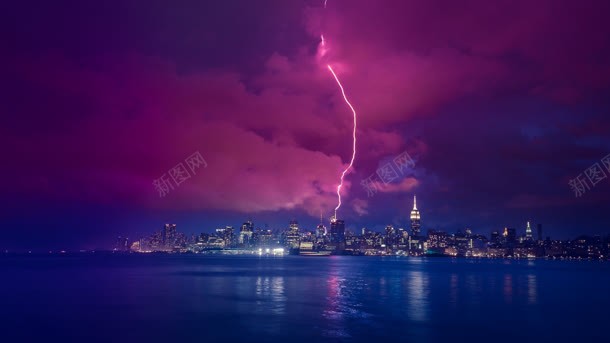 紫色云彩闪电海面jpg设计背景_新图网 https://ixintu.com 云彩 海面 紫色 闪电