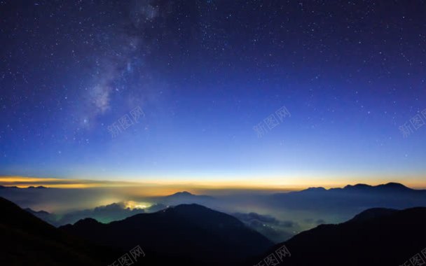 蓝天白云星空云雾山峰背景