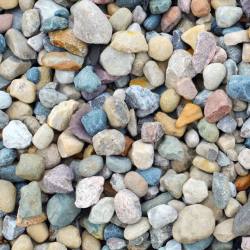 不同形态的蝴蝶形态各异的鹅卵石背景高清图片