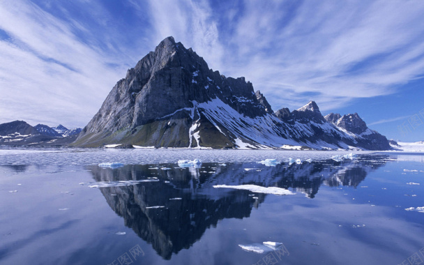 蓝天冰山风景背景