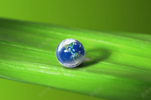 绿叶上的创意地球jpg设计背景_新图网 https://ixintu.com 保护地球 其它类别 图片素材 地球 水珠 环境保护 生态环保 绿叶 绿叶上的创意地球图片 绿叶上的创意地球图片素材下载 绿色环保 背景花边 露珠