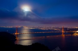跨海大桥蓝色蓝色夜景月亮海面跨海大桥摄影高清图片