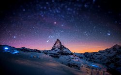 蓝色天际蓝色唯美星空天际山峰高清图片