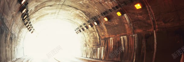 隧道公路banner创意jpg设计背景_新图网 https://ixintu.com 公路 天空 树木 草原