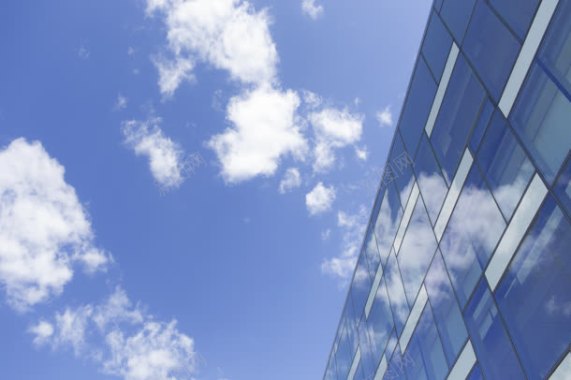 蓝天白云下的现代建筑背景