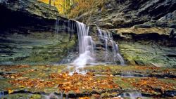 瀑布素材图片岩石瀑布流水秋天高清图片