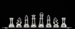 水晶的国际象棋透明水晶棋子高清图片