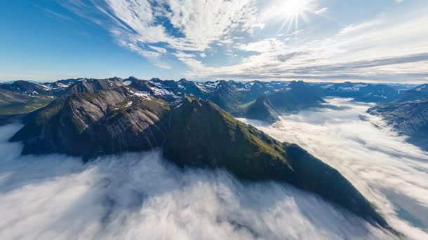 蓝天白云下的山峰jpg设计背景_新图网 https://ixintu.com 山峰 白云 蓝天