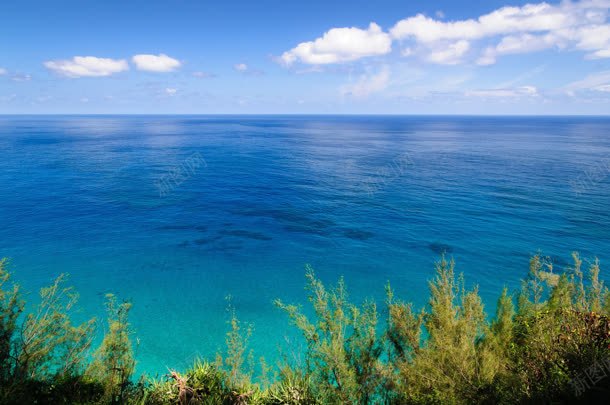 蓝色天空海水白云jpg设计背景_新图网 https://ixintu.com 天空 海水 白云 蓝色