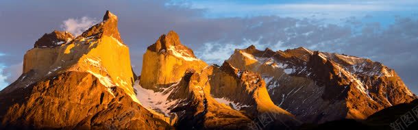 黄色高山背景图摄影图片