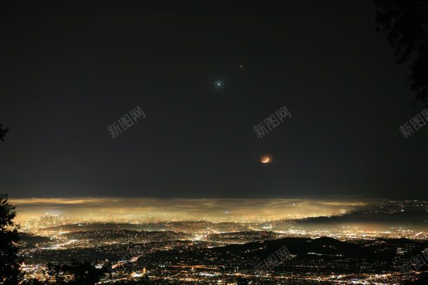 黑色星空黄色灯光jpg设计背景_新图网 https://ixintu.com 星空 灯光 黄色 黑色