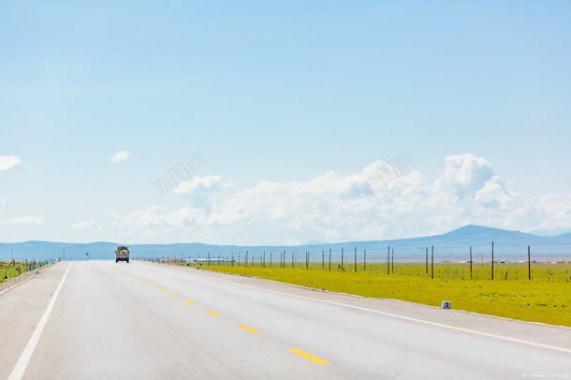 蓝天白云清新野外公路背景