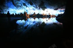 洞窟蓝色水面洞窟光线高清图片