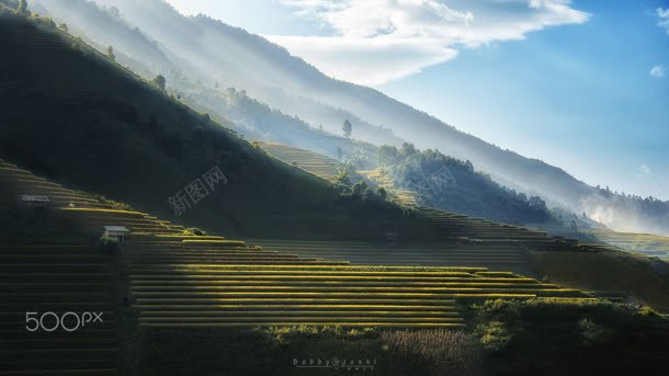 绿色山峰田地蓝天白云海报背景背景