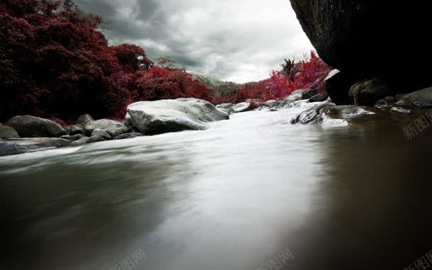 白云花树叶河流山峰jpg设计背景_新图网 https://ixintu.com 山峰 树叶 河流 白云