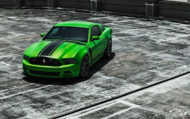 绿色条纹个性汽车背景