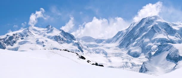 蓝天白云下的后山峰背景