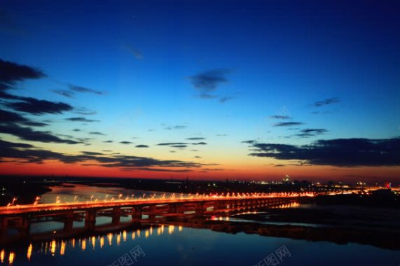 日落水面灯光大桥背景