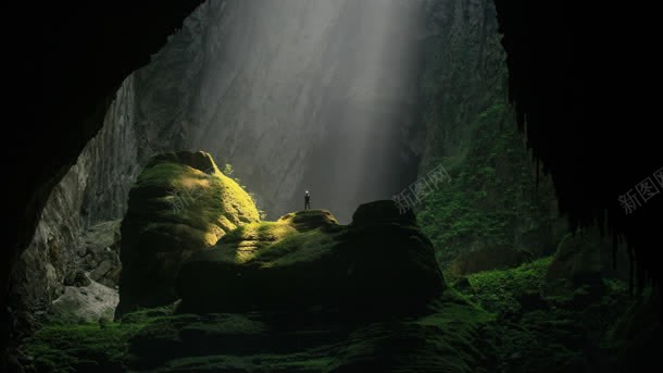 阳光森林洞穴石头苔藓jpg设计背景_新图网 https://ixintu.com 微观植物 森林 洞穴 石头 苔藓 阳光