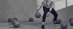 黑白打篮球打篮球的男孩复古文艺黑白背景高清图片
