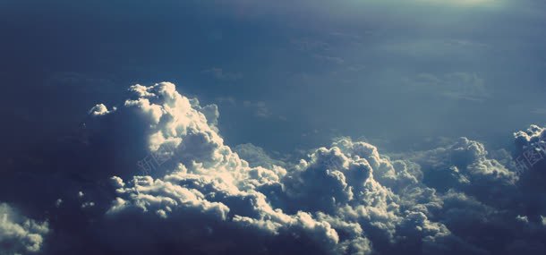 阳光下的云海jpg设计背景_新图网 https://ixintu.com 云海 天空 白云 自然风光 阳光