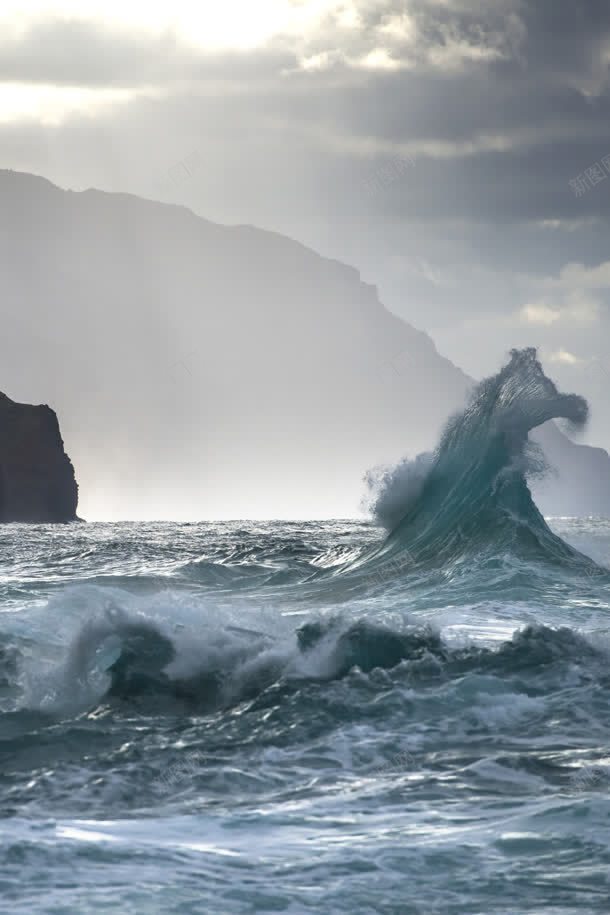 灰色天空翻滚的湖水jpg设计背景_新图网 https://ixintu.com 天空 湖水 灰色 翻滚