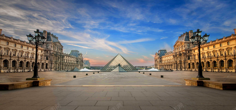 法国卢浮宫广场背景摄影图片