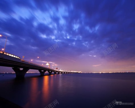 夜晚星空云朵背景壁纸背景