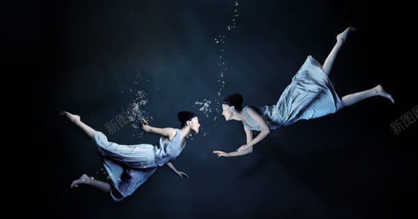 水中的蓝衣女人海报背景背景
