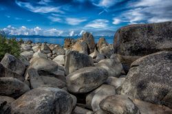 海岸边海岸边的礁石石头高清图片