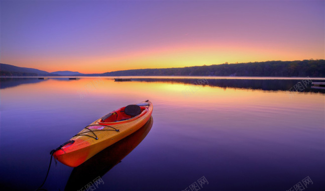 皮划艇PNG晚霞湖面上美丽的划艇摄影图片