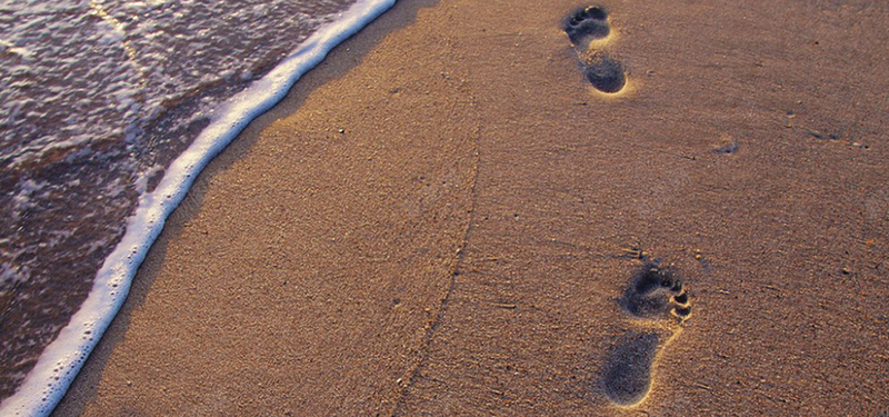 海边沙滩脚印背景摄影图片
