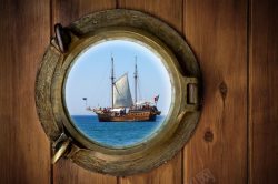 装饰木框相框与帆船高清图片
