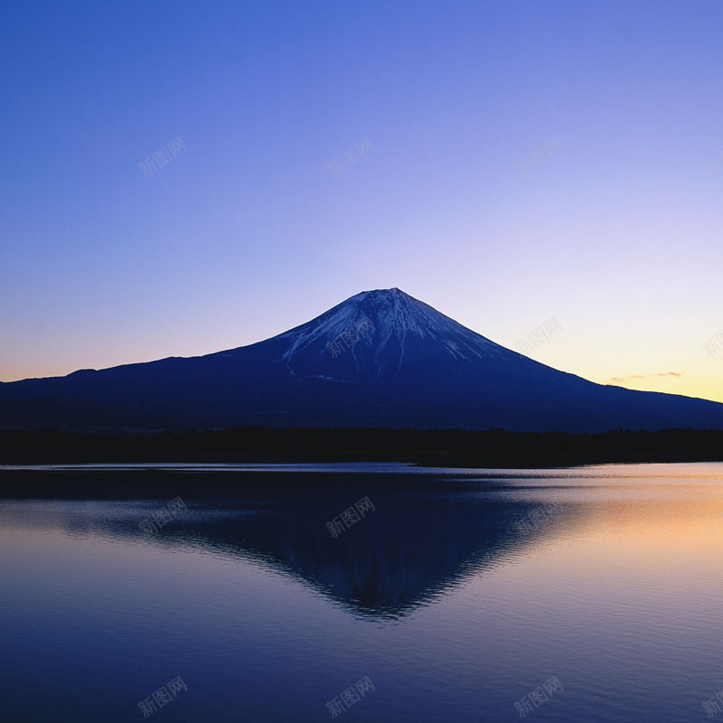 湛蓝的湖面psd_新图网 https://ixintu.com 主图 天空蔚蓝湖面山 摄影 风景