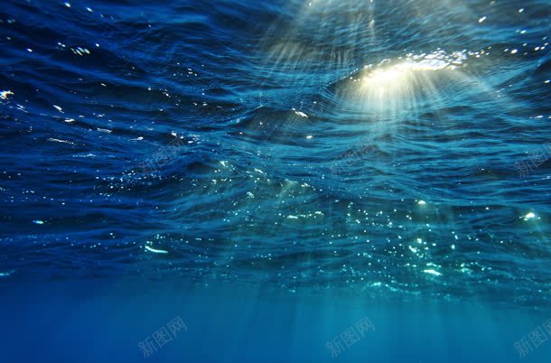 阳光下蓝色的深海jpg设计背景_新图网 https://ixintu.com 深海 蓝色 阳光
