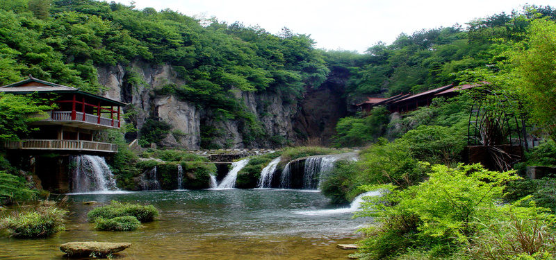 森林中的小溪和瀑布jpg_新图网 https://ixintu.com 亭子 摄影 树林 森林 植物 河水 河流 海报banner 瀑布 风景