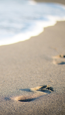 海滩脚印背景摄影图片