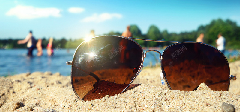 夏日沙滩太阳镜摄影图片