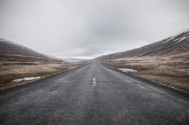 荒芜高地上的公路海报背景jpg设计背景_新图网 https://ixintu.com 公路 海报 背景 荒芜 高地