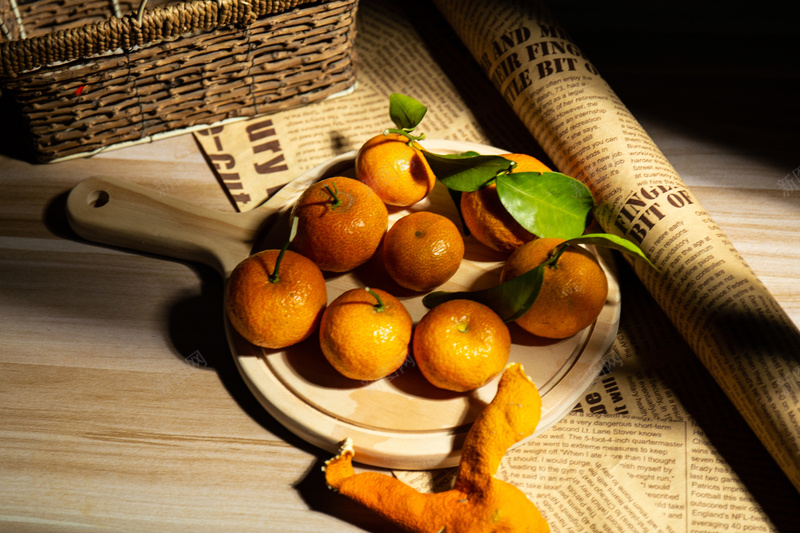桌面的简洁橘子jpg设计背景_新图网 https://ixintu.com 橘子 简约 食欲 食物