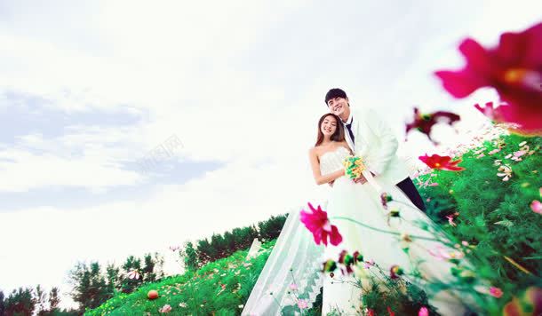 婚纱结婚草地绿色植物背景
